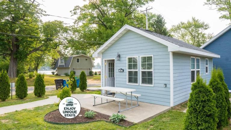Sister Lake Cottages - Unit 1 - Bed and Breakfast Woodland Beach