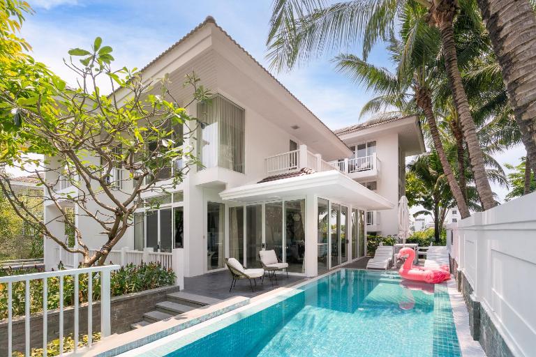 Exclusive 4-BDR Pool Villas on My Khe Beach - Premier Resort - Chambres d'hôtes Đà Nẵng