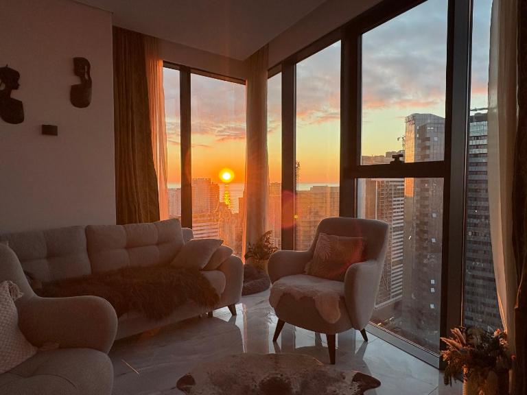 Panoramic Sea & Mountain View 2BR Apartment, 36th Floor, Batumi - Ferienwohnung Batumi