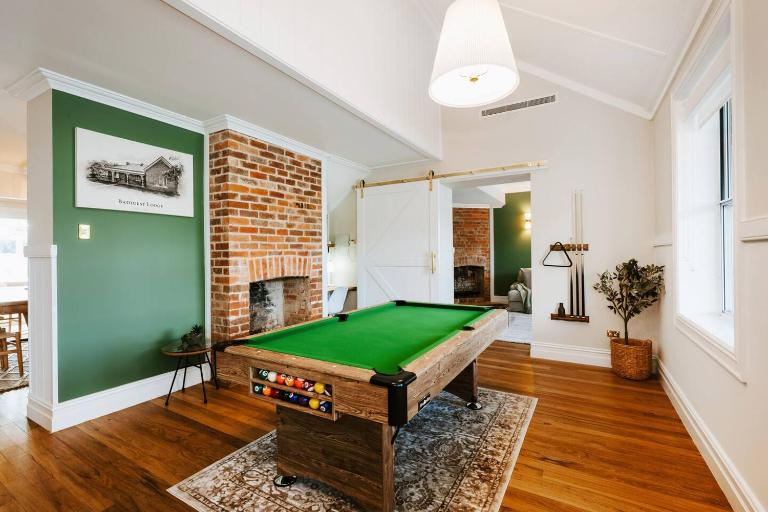 Bathurst Lodge - Historic Modern Retreat with Alfresco - Bed and Breakfast Mudgee
