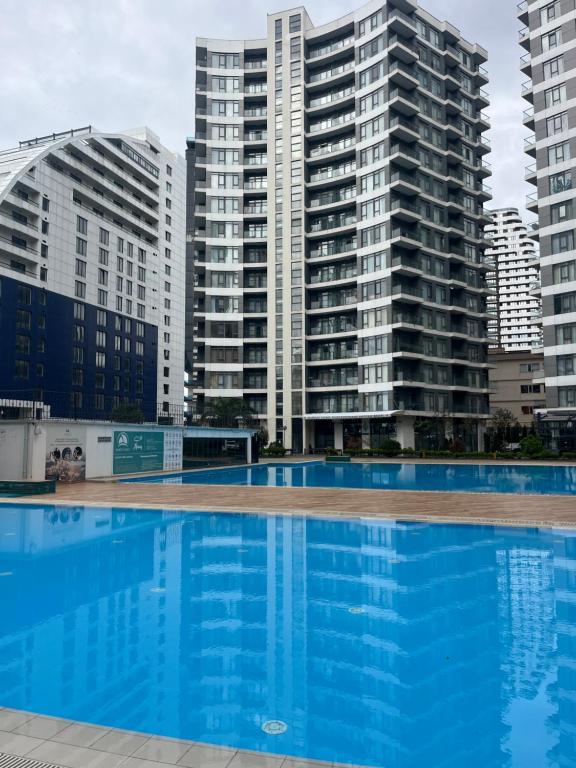Bright apartment in White Sails - Ferienwohnung Batumi