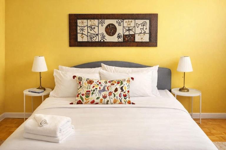 Cozy 2-BR Montreal Suite - 3 Beds - Great Location - B&B Montréal