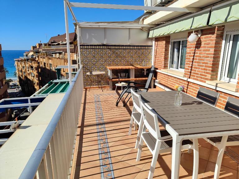 APARTAMENTOS TURISTICOS SEVIRO Benidorm - B&B Benidorm