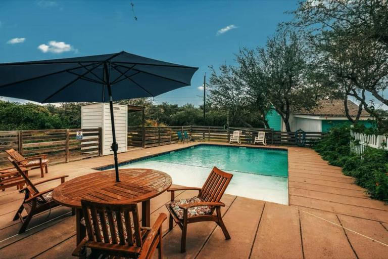 Going CoConuts cottage by the pool dog friendly - Ferienwohnung Rockport