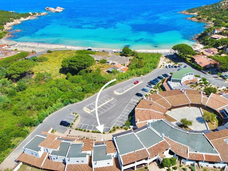 237 Seafront Apartment with Beach Access in Baja Sardinia - by Coral Property - B&B Baja Sardinia