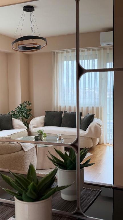 SkyLine 12 East Gate Apartment - B&B Skopje