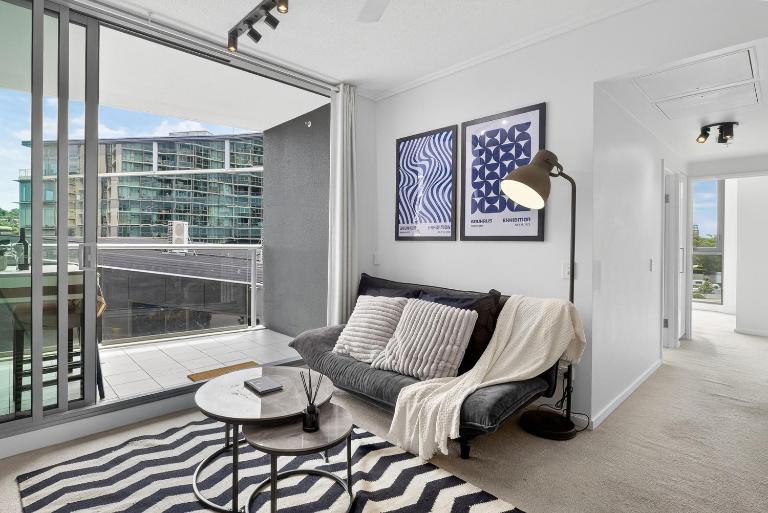Portside Luxe Retreat 2BR FREE Parking & Pool - B&B Brisbane