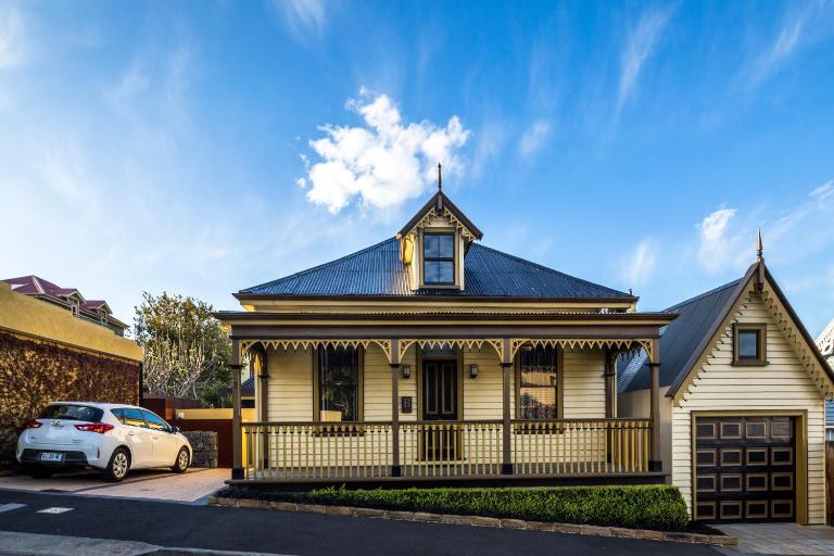 Corinda Contemporary - B&B Hobart