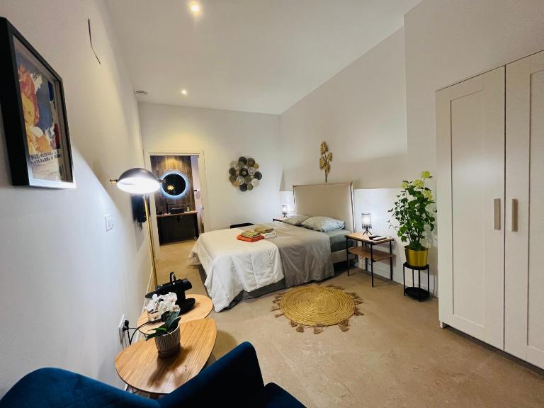 Steps from Turia Park & Oceanogràfic - B&B Valencia