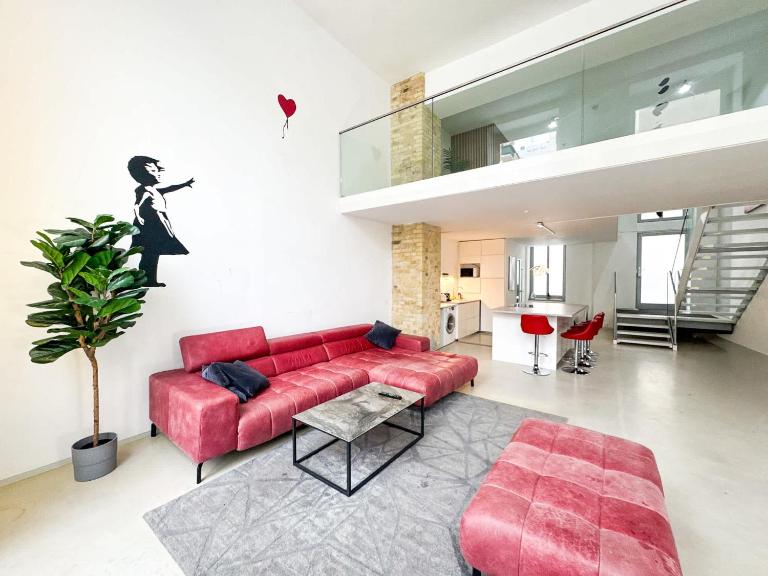 Large Loft Apartment with Pool Table - B&B Berlín