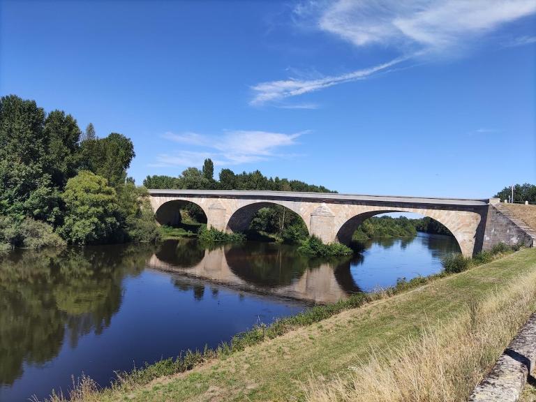 Charmant logement en bord de Creuse - Ferienwohnung Port-de-Piles