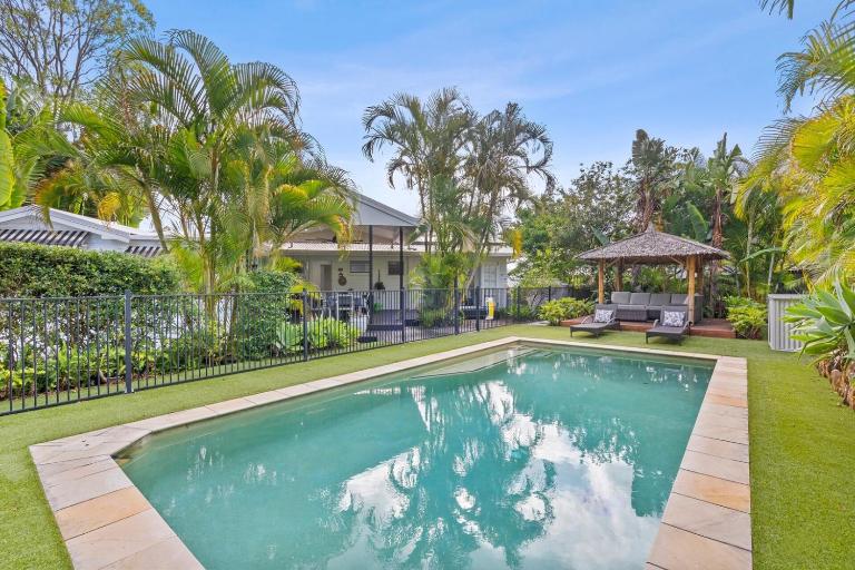Tropical Oasis: Heated Spa, Pool & Huge Decks - Chambres d'hôtes Gold Coast