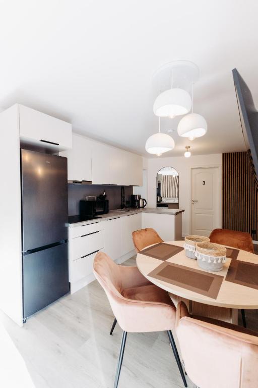 Neues Modernes Apartment, 3 Zimmer, 7 Betten, Küche, 1,5 Badezimmer - Chambres d'hôtes Bad Honnef