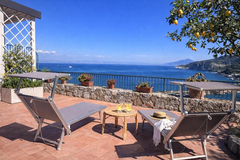 Villa Carlotta - Relax a due passi dal mare - B&B Massa Lubrense