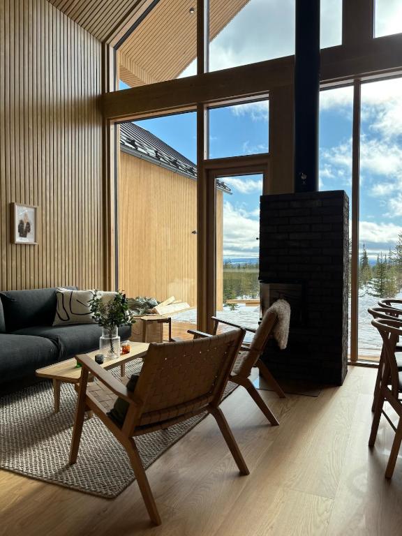 Villa Hupu Ski In Chalet Panoramic Views 300m To Gondola Sleeps 12 - Chambres d'hôtes Ylisuo