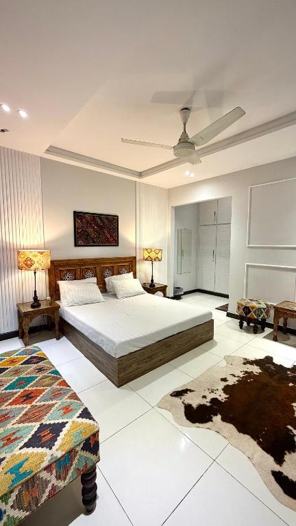 Lyallpur Home Stay Executive - Ferienwohnung Faisalabad