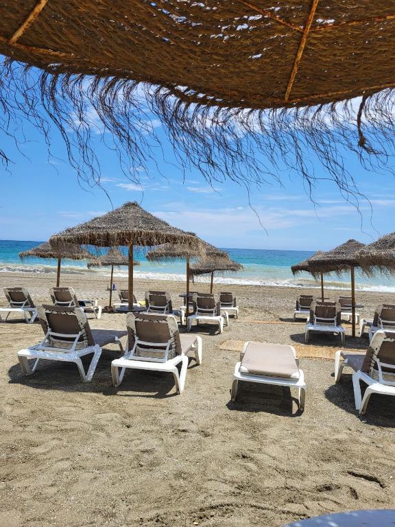 Beachfront 3 Bed Apt San Luis De Sabinillas - B&B San Luis de Sabinillas
