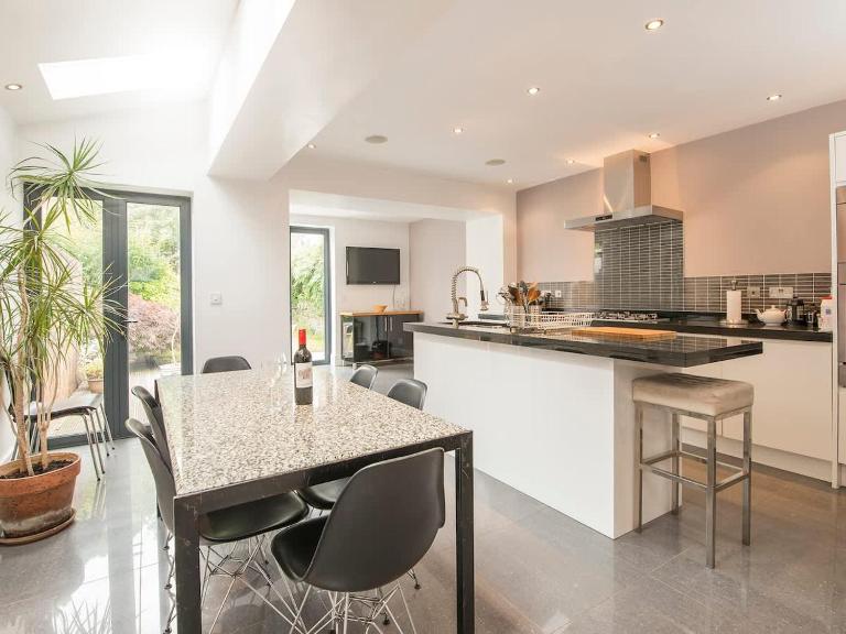 Spacious 4 Bedroom Character Home in Pontcanna - B&B Cardiff