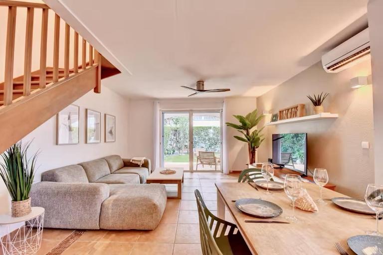 Cozy and Spacious 2-BR Home in Anse Marcel - Garden, 3 Pools, Beach - B&B Anse Marcel