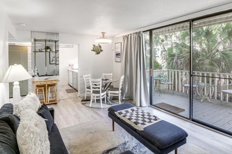 Walk to Beach: Hilton Head Escape w/ Pool Access! - B&B Hilton Head