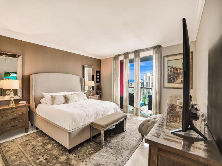 Luxury 3BR Water view 18th-Floor Deck Pool - B&B Hallandale Beach