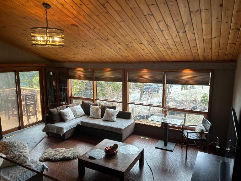 Chalet Style, Lakeview Cottage - Ferienwohnung Bailieboro