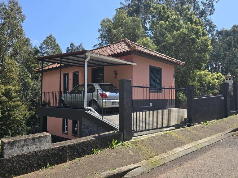 Madeira, 2 Bedroom Nature Retreat near Santa Cruz - Bed and Breakfast Gaula