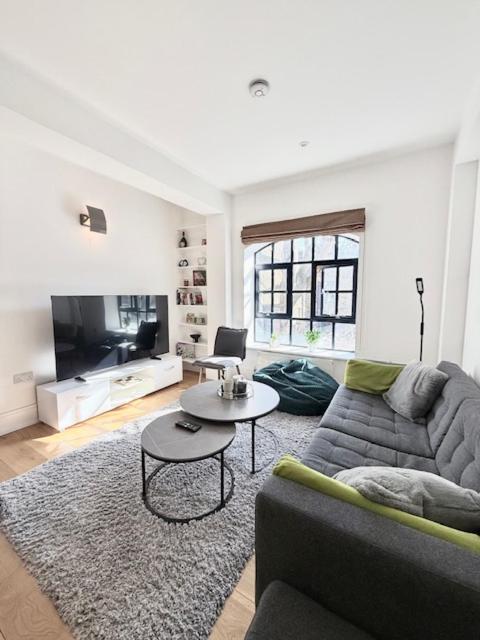 Modern 2 Bedroom Apartment in Kings Cross, London, N1 - B&B London