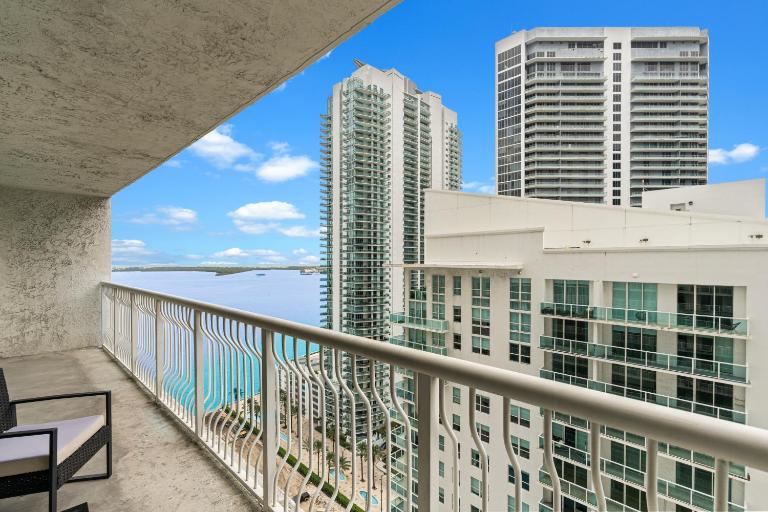 Free Parking! Condo with a Perfect Location in Brickell - B&B Miami