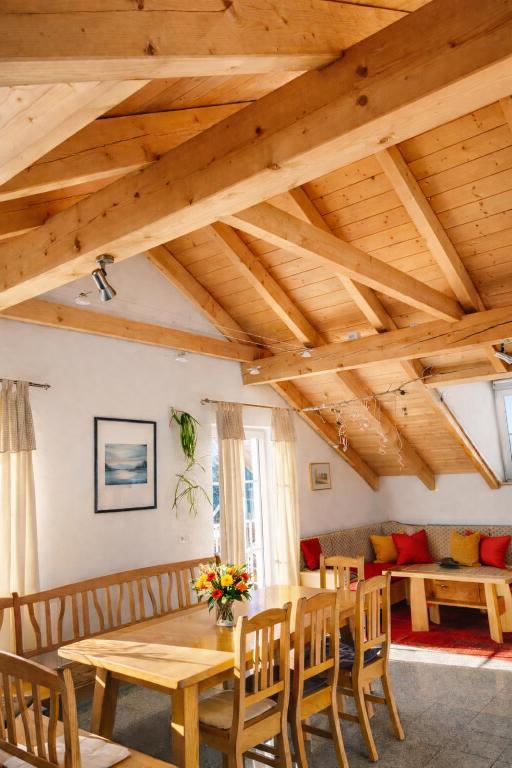 Helle Ferienwohnung im Bayerischen Wald mit Balkon, Garten & viel Platz für 4 - Chambres d'hôtes Mauth