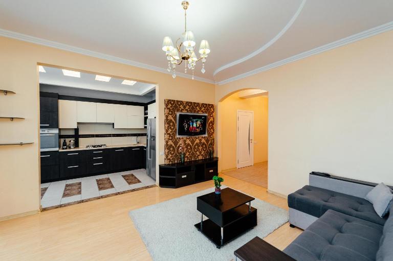 Spacious Central 2BR Apartment - Ferienwohnung Chişinău