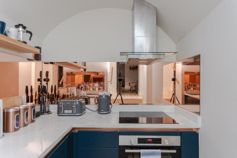 Spacious and Modern Apartment in Pimlico - Ferienwohnung London