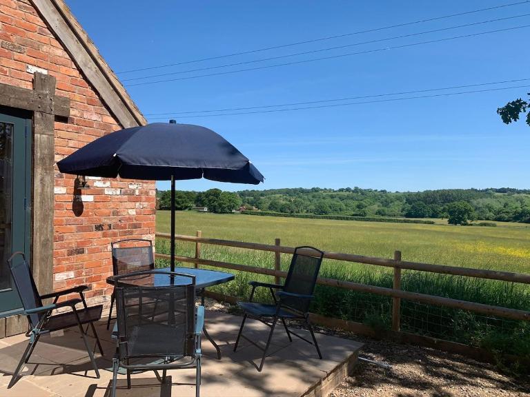 3 or 4 Bed 2 Bath Cosy Rural Barn Conversion-Parking - Bed and Breakfast Beoley