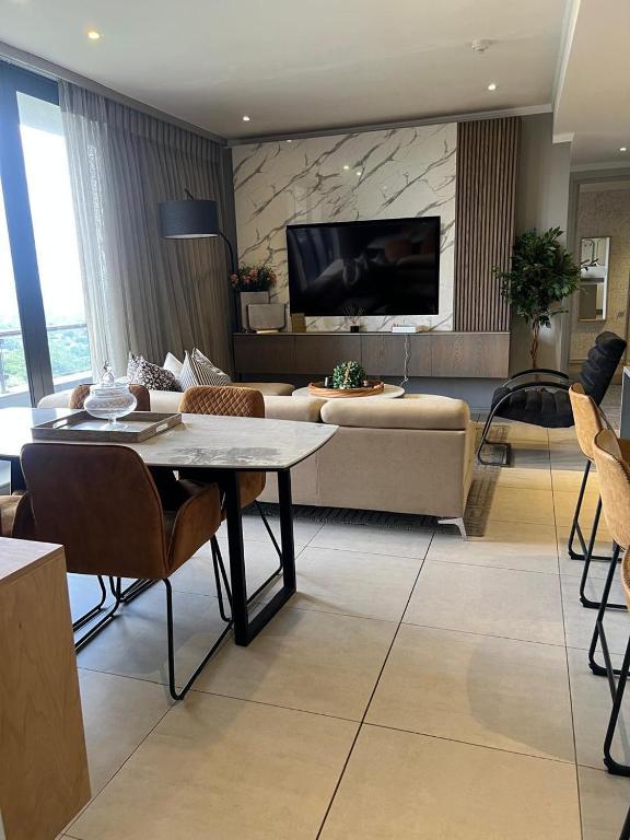 Sandton - 5th Floor Luxury 3 bedroom apartment - Bed and Breakfast Johannesburg