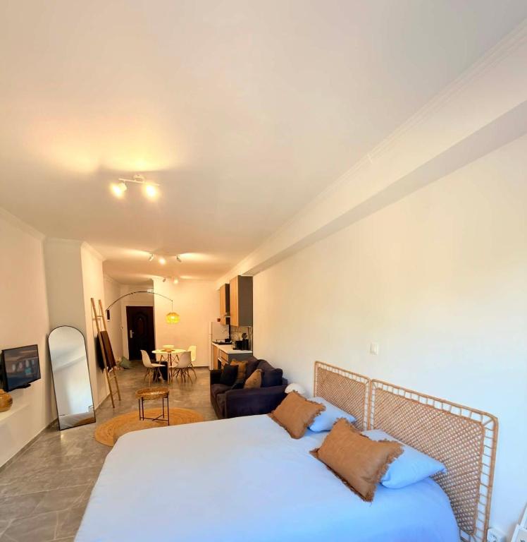 Noa Urban Retreat Apartment - B&B Mytilene
