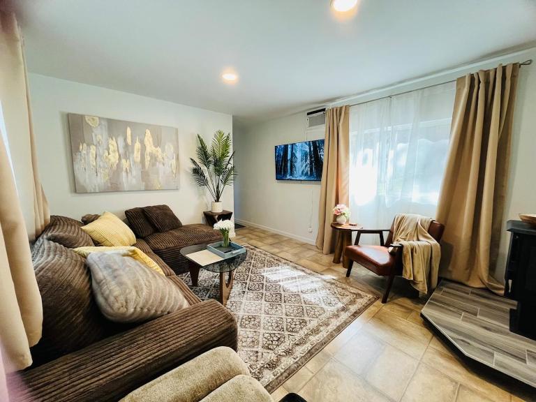 Dafna, Unit 3 - Two Bedroom, One Bath - B&B Cromberg