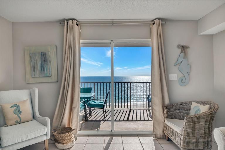 Fourwinds 803-Beachfront condo l Hall Bunks l less crowded beaches Views - B&B Orange Beach