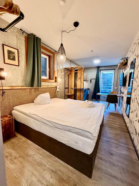 Homely Apartments Bielefeld- Studio mit Terrasse& Parkplatz, Self Check-in - Chambres d'hôtes Bielefeld