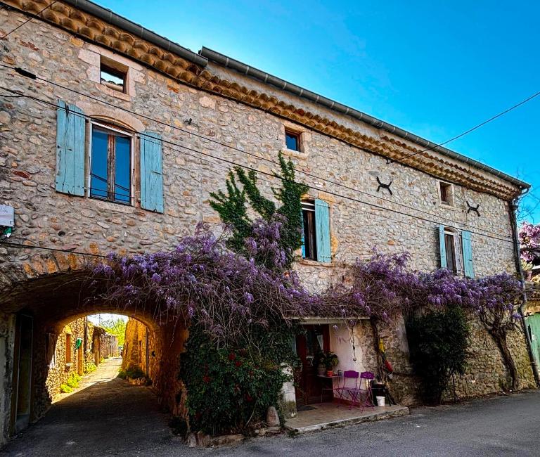 Longo maï - Ferienwohnung Vallon-Pont-d'Arc