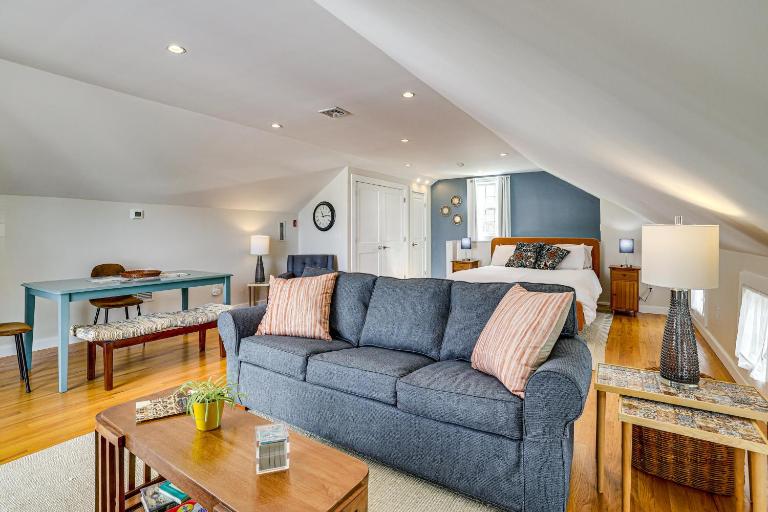 Walk to Coast! Convenient Cottage in Dtwn Madison - Ferienwohnung Madison