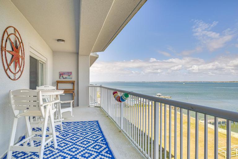 Walk to Ocean! Atlantic Beach Condo w/ Pool Access - B&B Atlantic Beach