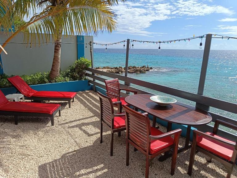 Wederfoort apartments beautiful house located at Snake Bay - B&B Dorp Sint Michiel