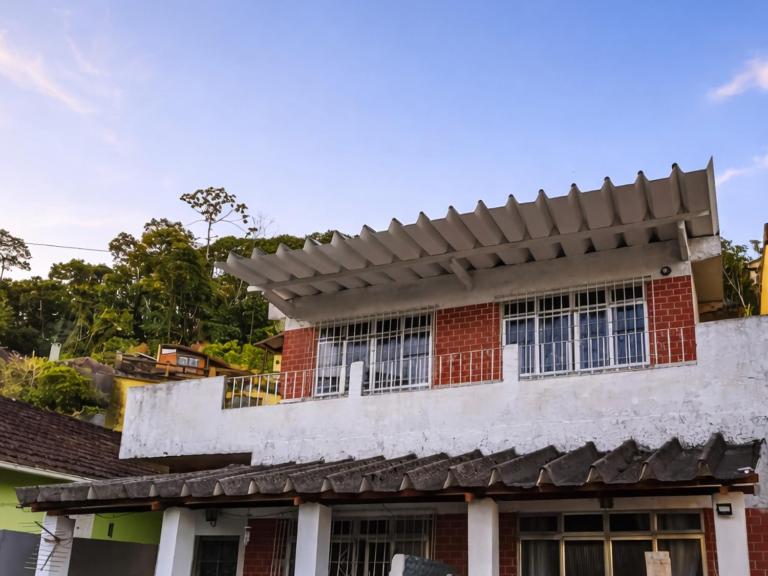 Casa ampla com garagem, 3 quartos, ideal para famílias, a 10 min do centro histórico - B&B Petrópolis