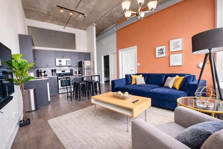 Modern 2BR Stay in South Loop with Optional Parking & Gym Access Near Museum Campus & Grant Park - B&B Chicago