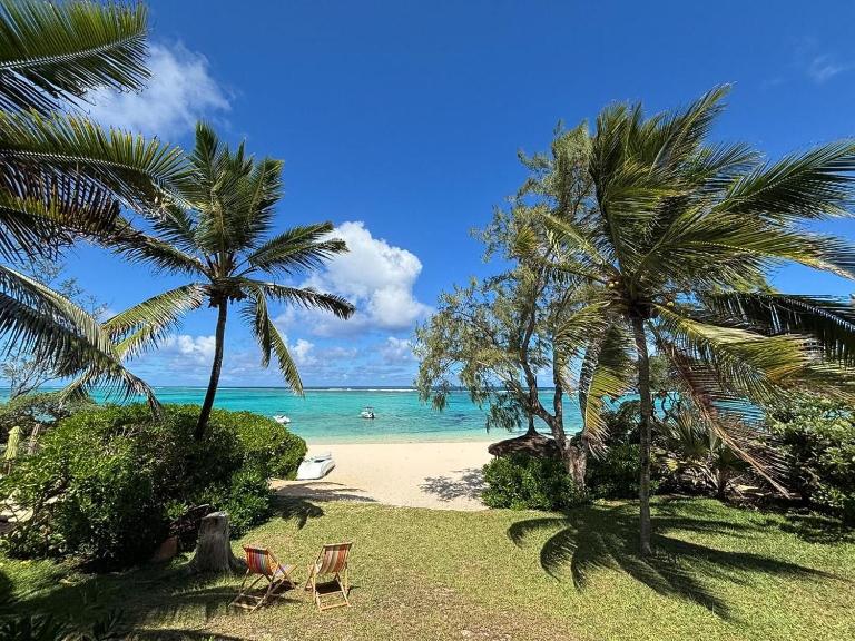 Beachfront Escape in Authentic Mauritian Paradise - Bed and Breakfast Blue bay