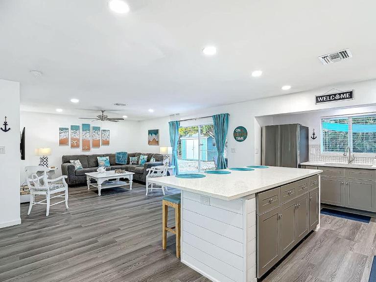 Bring Your Boat! Updated Home Close to 3 Beaches - B&B Fort Myers