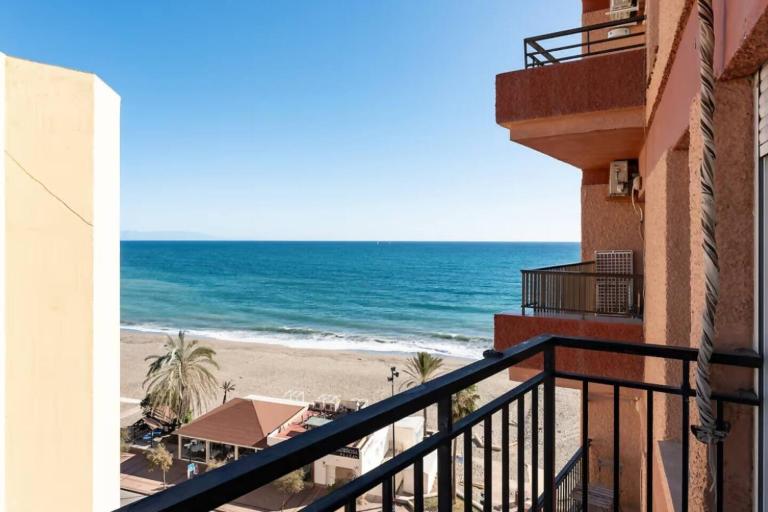 Fuengirola Paseo Marítimo 1 línea Loft 3 Huesped - B&B Fuengirola