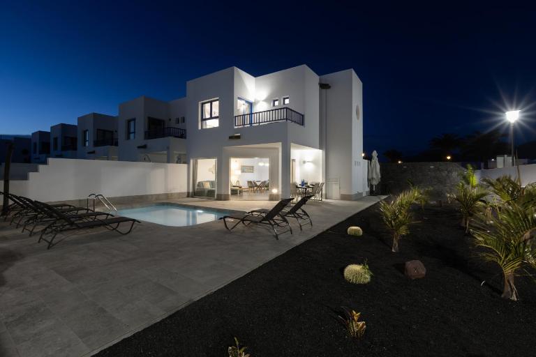 Villa Yaiza 15 - VipVipVillas - Bed and Breakfast Playa Blanca