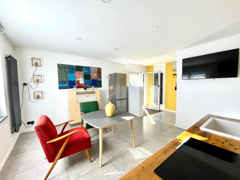 Natur-Ferien-Haus, Klein Rosenburg, Design-Ferienhaus an der Burg, Wallbox, 100Mbit WLAN & Zaun - B&B Groß Rosenburg