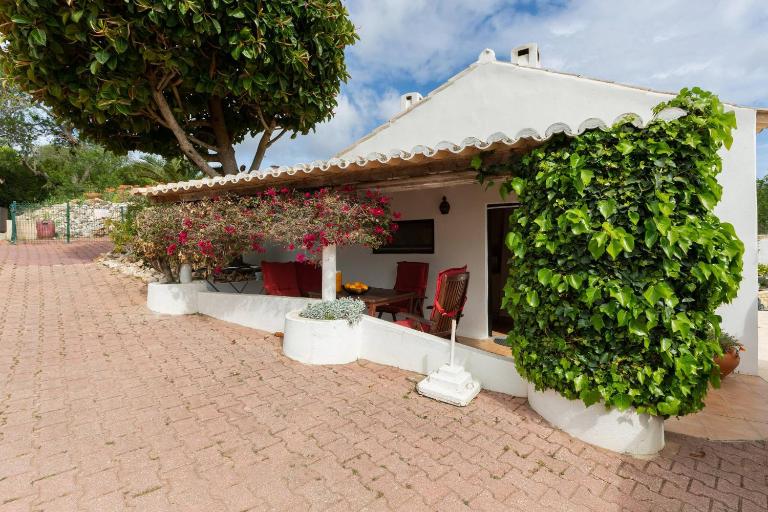 Detached house in beautiful Quinta - QA01 - B&B Lagos